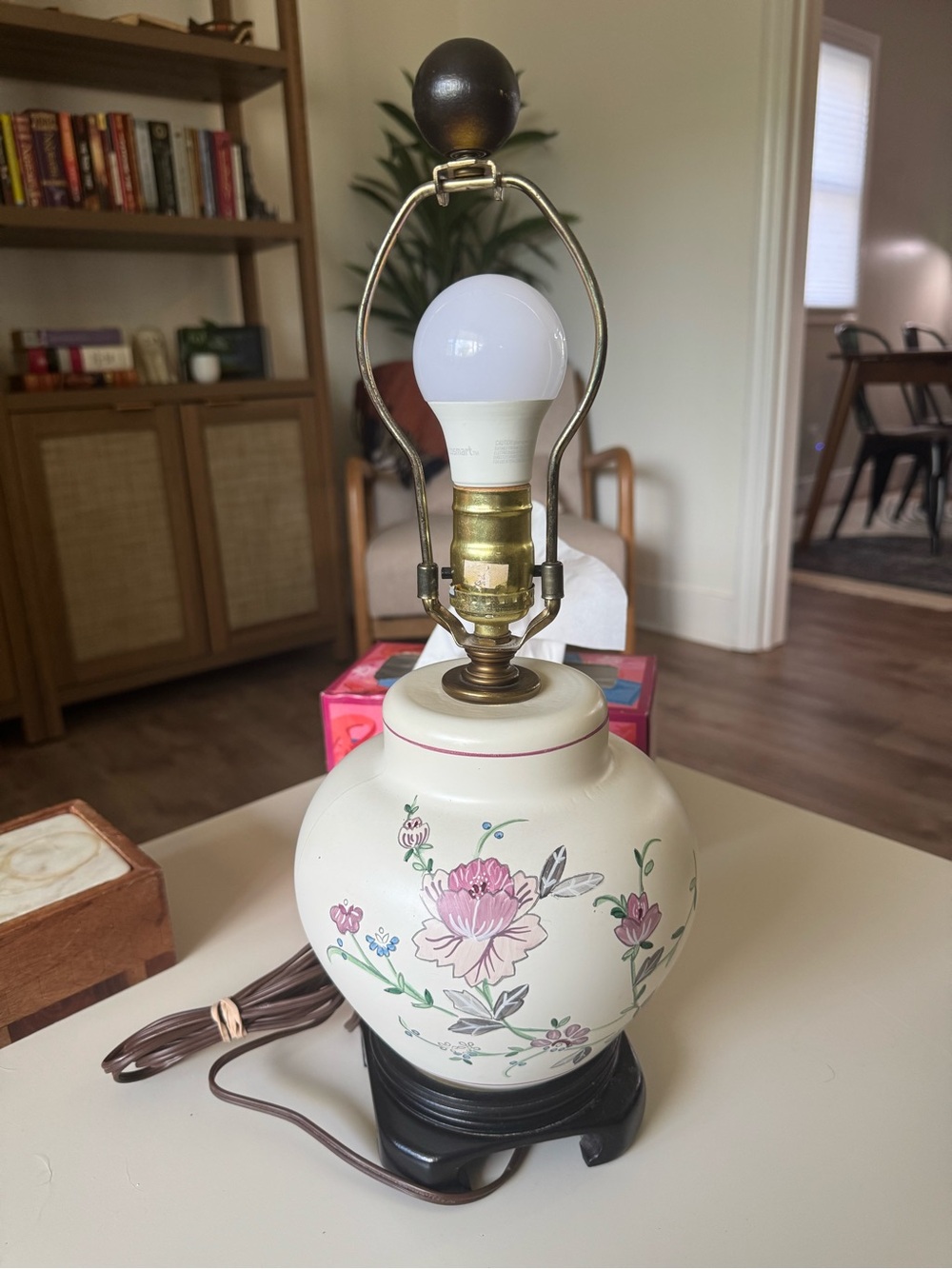 Vintage Floral Table Lamp in Cream and Pink